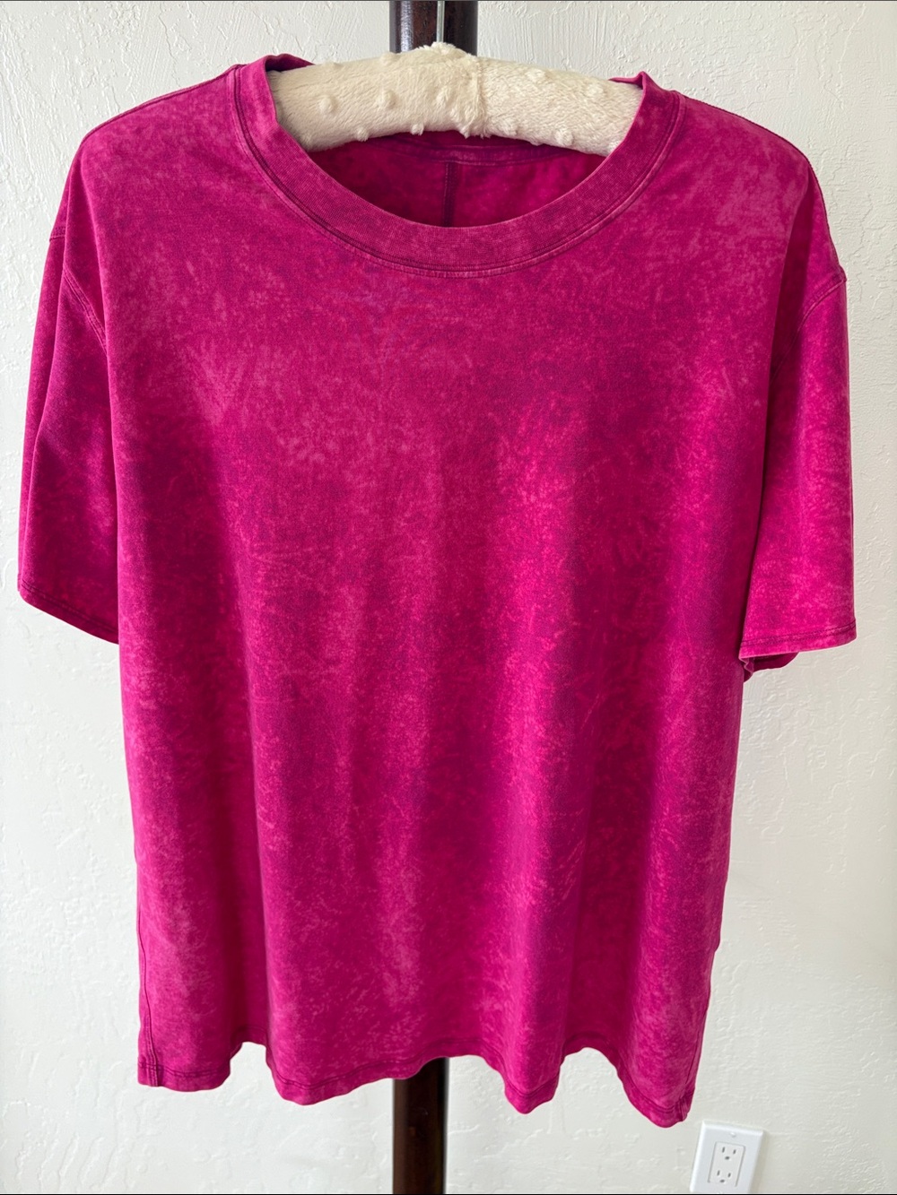 Women’s Lululemon cotton t shirt.